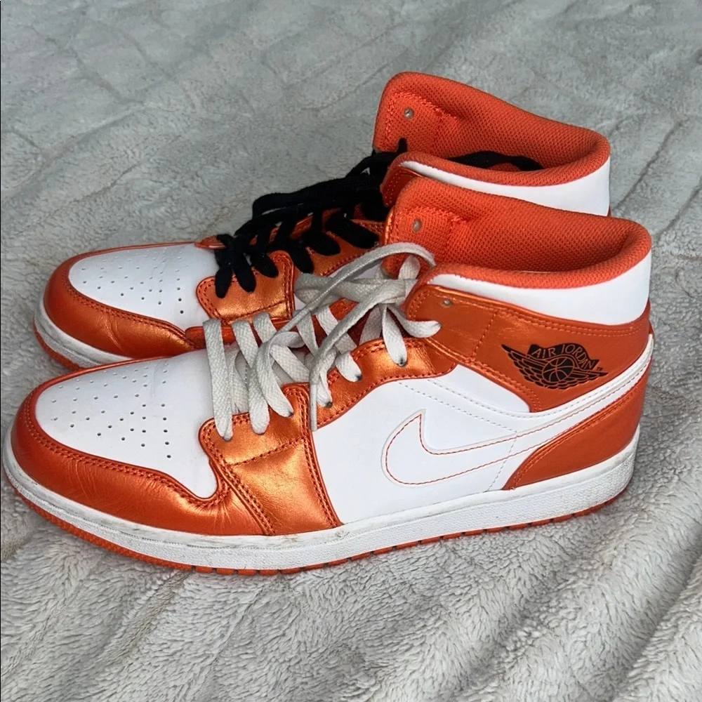 Nike Air Jordan 1 Mid SE Electro Orange Men’s Size 9.5